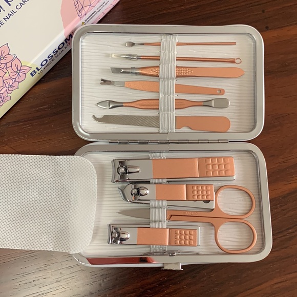 BLOSSOM Manicure 10pc Nail Care Set NWOT - Picture 2 of 6
